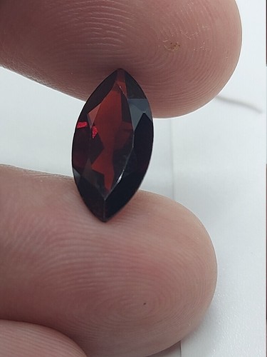 Clean Red Garnet Gemstone - Faceted Natural Garnet 4.20 CTS - Picture 7 of 10