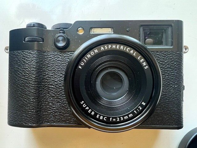 美品 フジフィルム X100F Fujifilm X100F 24.3MP Digital SLR Camera in Black - New (out