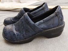 b.o.c Shoes Womens Size 10 Blue Embossed Floral Comfort Slip On Clogs Work Mules