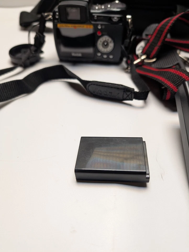Kodak EasyShare DX7590 Camera(2) 5MP Digital W Charger 2 Batteries Carry Bag - Image 4 of 4