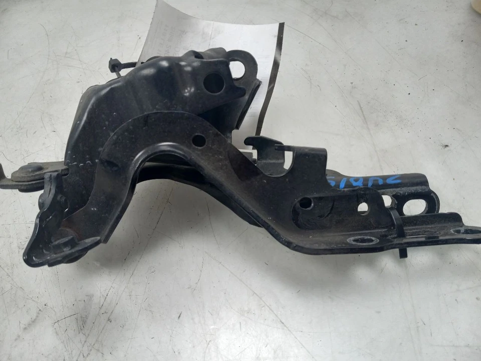 2006 LEXUS IS350 3.5L RWD AT LEFT AND RIGHT SIDE HOOD HINGES  - Image 2 of 4