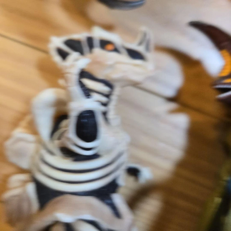 Conjunto de 13 figuras de monstruos - Imagen 4 de 4