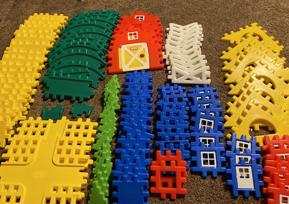 フィンランドトーイ　セット Little Tikes Waffle Blocks Road Barn Tree Fence Window Door Yellow