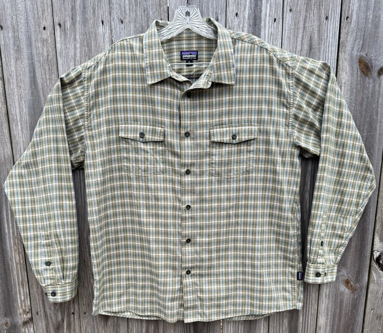 Patagonia Organic Cotton Shirt Men’s XL Blue Tan Plaid Flannel Outdoor 2 Pockets