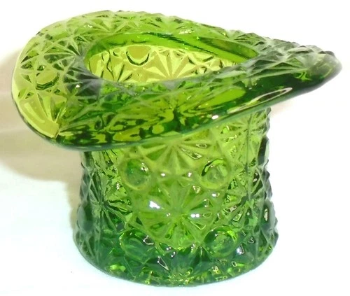 Fenton Top Hat Green Glass Daisy & Button  MCM, 2.5" tall