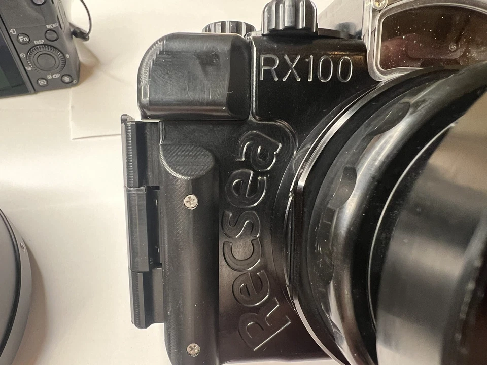 Carcasa Recsea RX100 IV / V - Lente súper gran angular Dyron más cámara RX100 V Foto 3 de 4