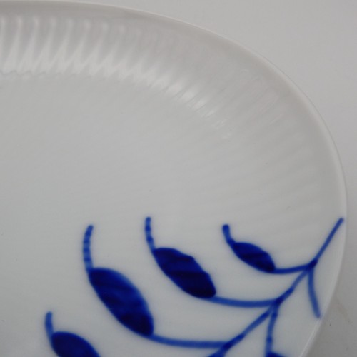 Plato ovalado acanalado Royal Copenhagen Mega 356 azul blanco floral 9,25 pulgadas - Imagen 3 de 8