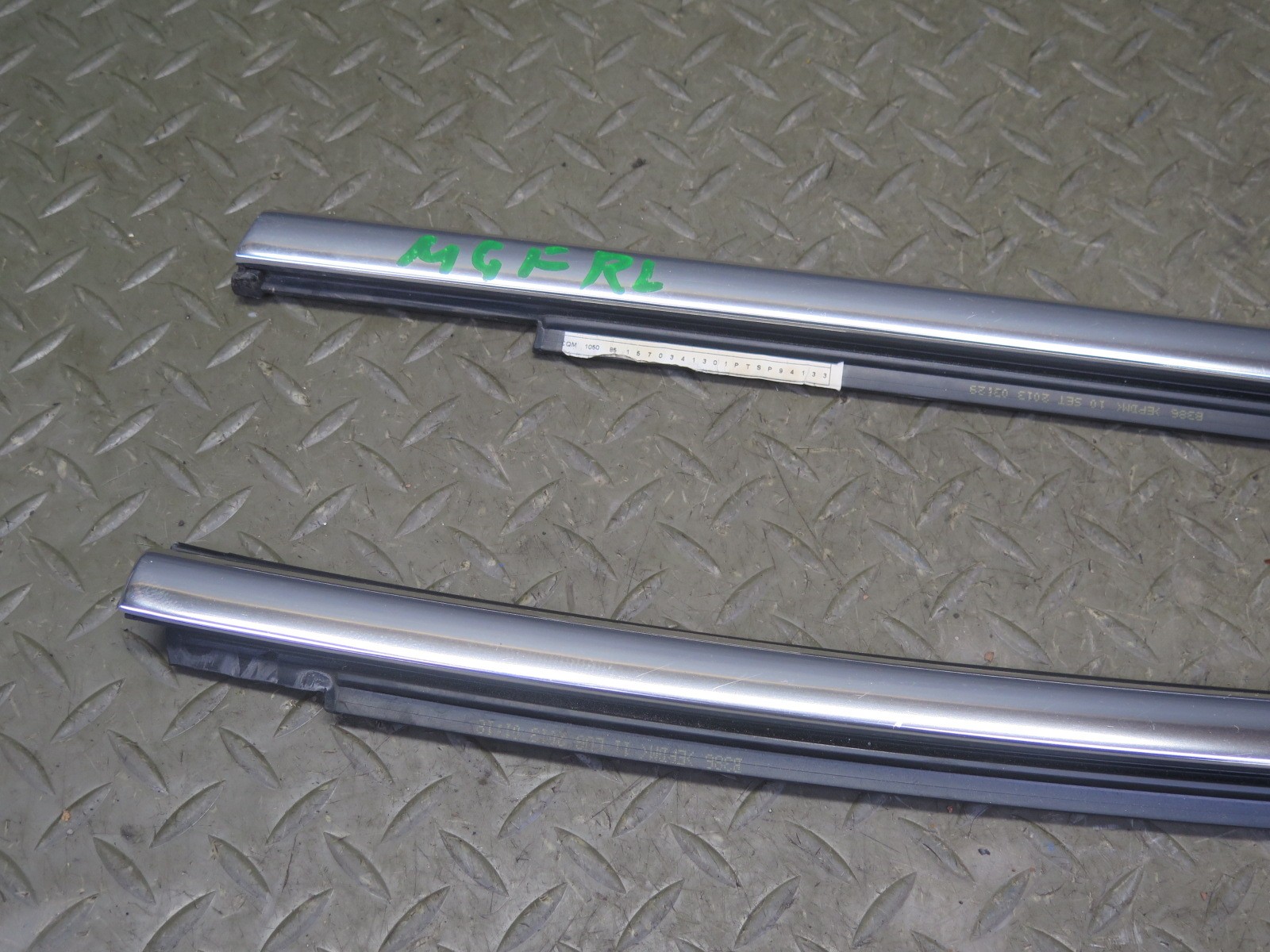 14-20 MASERATI GHIBLI M157 REAR LEFT & RIGHT SIDE DOOR WINDOW BELT MOLDING SET