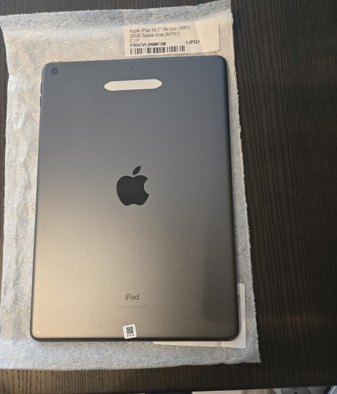 Apple iPad (7th Generation) A2200 32 GB, Wi-Fi  10.2 in - Gray