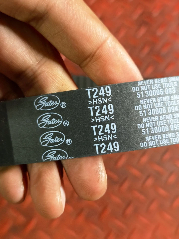 Kit de correa de distribución del motor GATES 1996-2004 con bomba de agua para modelos Nissan 3,3 L Foto 4 de 4