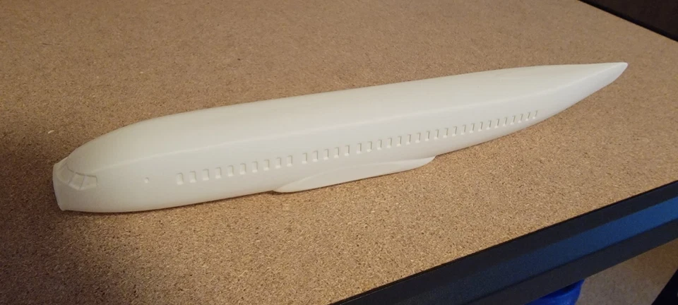 HO Scale Boeing 737 Fuselage and Cargo 11" or 15.25" - Image 4 of 4