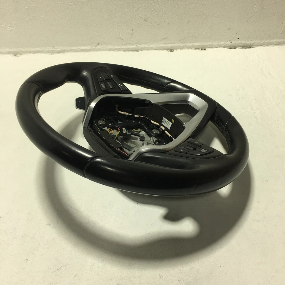 BMW 530E G30 2018-2020 volante con paletas e interruptores OEM Foto 3 de 4