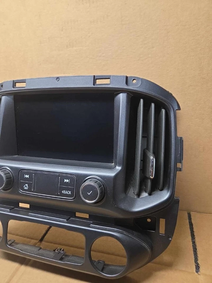 2018-2022 Chevy Colorado 8" Display Screen Radio Control Panel Used OEM - Image 3 of 4