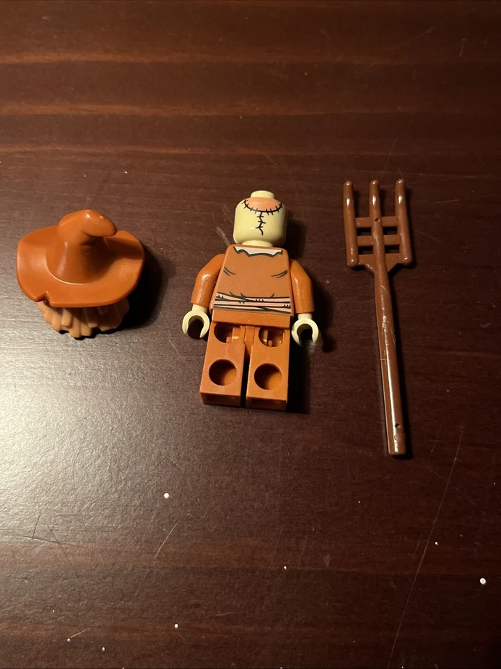 LEGO Scarecrow Minifigure - 70913 DC Batman Superheroes Fearful Face-off - Image 2 of 2