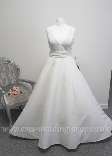 Justin Alexander 8946 ivory mikado satin wedding dress UK 16 with hidden pockets - Picture 1 of 4