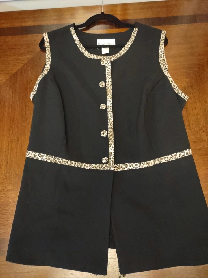 Top corbata DANNY & NICOLE para mujer talla 24W negro con ribete de leopardo sin mangas con botones en la espalda Foto 4 de 4