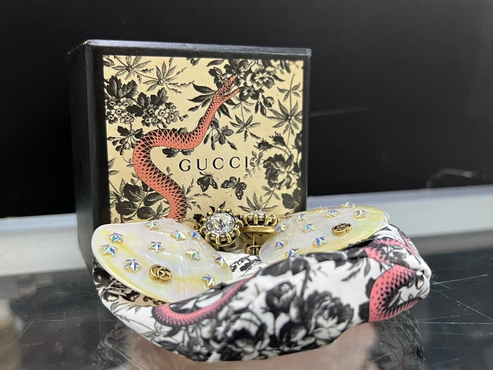 PENDIENTES GUCCI CON CONCHA COLGANTES EN CONCHA DE NÁCAR Foto 2 de 4