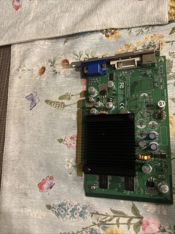 NVidia GeForce 6200 DUAL PORT VGA PCIe 64MB VIDEO Turbocache P262 IBM 39J6213 - Image 4 of 4