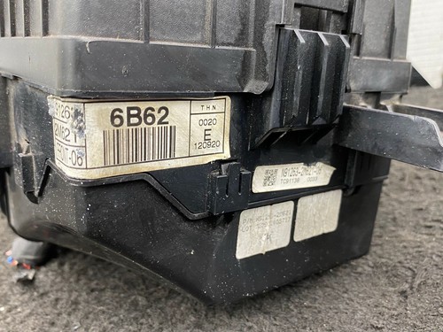 13-16 Hyundai Genesis Coupe Engine Fuse Box OEM - Picture 11 of 13