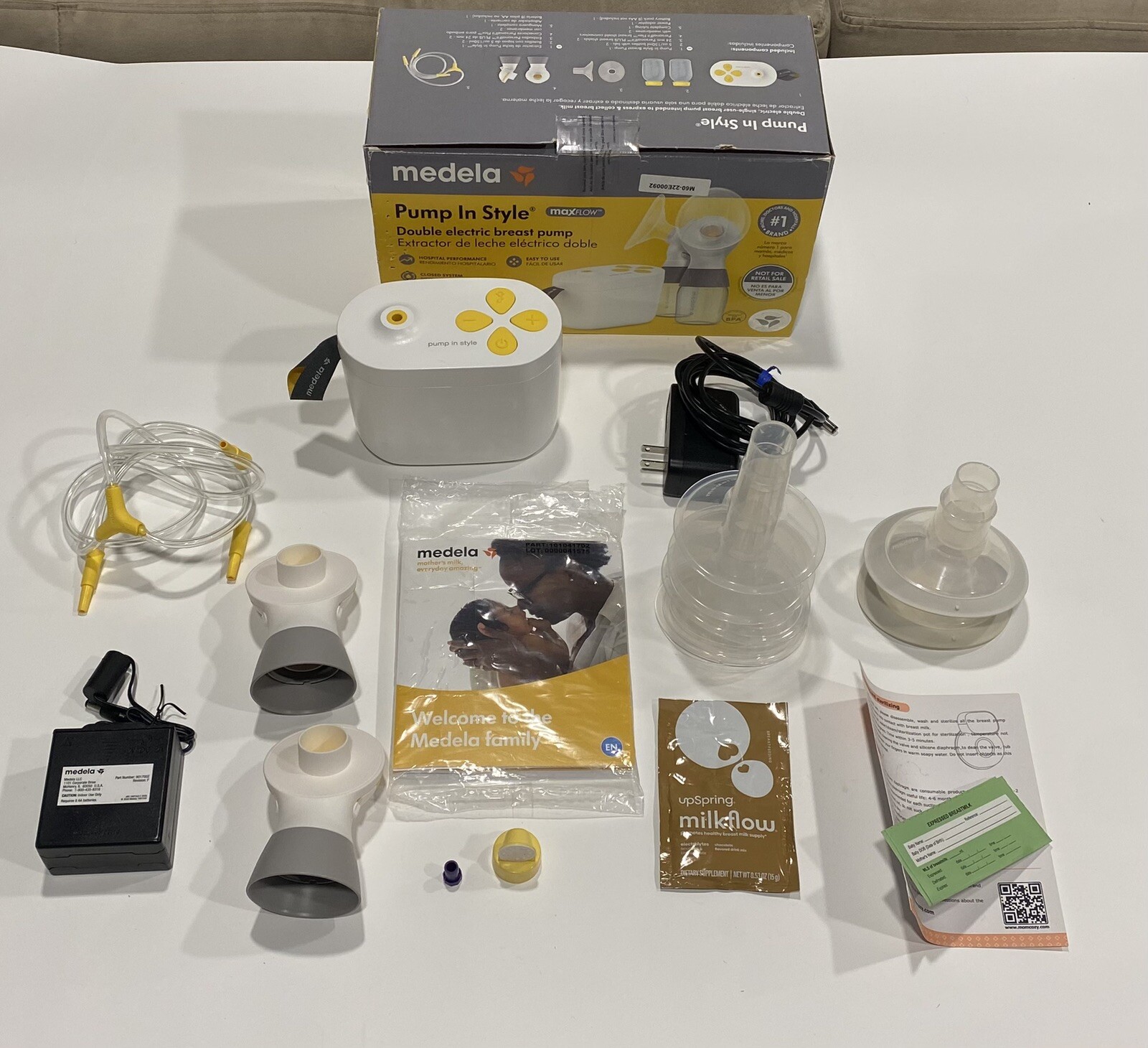 Medela Pump In Style MaxFlow Breast Pump with Accessories-image