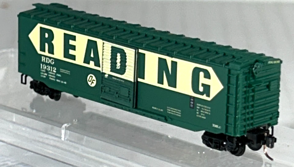 MICRO-TRAINS Z SCALE 50' STANDARD BOX CAR READING 50500461 - Image 2 of 3