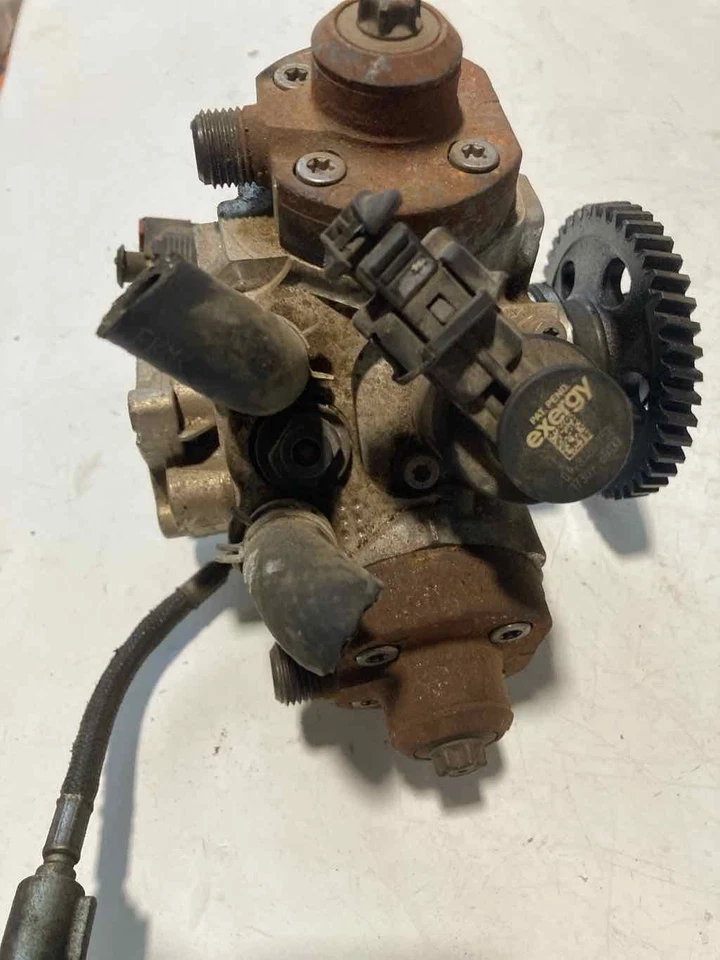 Used Fuel Pump fits: 2016 Chevrolet Silverado 2500 pickup Pump Assembly 6.6L inj Foto 2 de 4