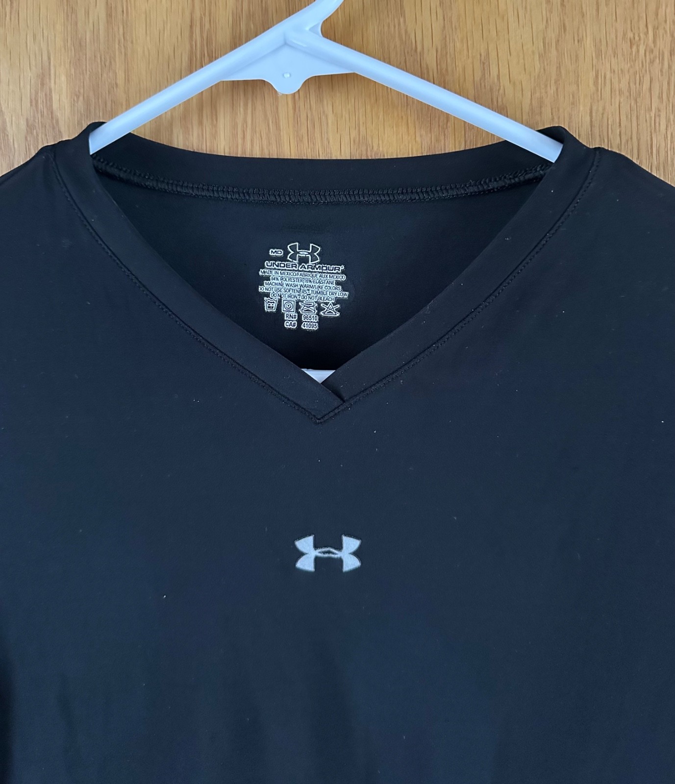 Ladies M basic UNDER ARMOUR pullover, v~neck, l/s… - image 2