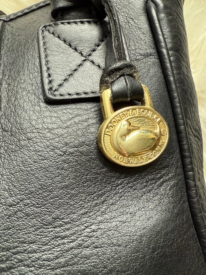 Bolso de Mano Dooney & Bourke AWL Negro De Colección | Cierre de Hebilla | EE. UU. Foto 2 de 4