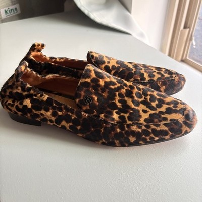The Tory Burch sz 8.5 Kira Leopard Loafer Haircalf travel-friendly flat shoe