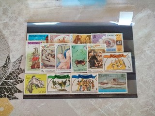 14 timbres Dominique lot 705