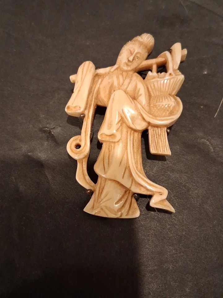 Broche tallado vintage de oro lavado Giesha asiático esterlina PLATA H.K.F.D. (C) Foto 3 de 4