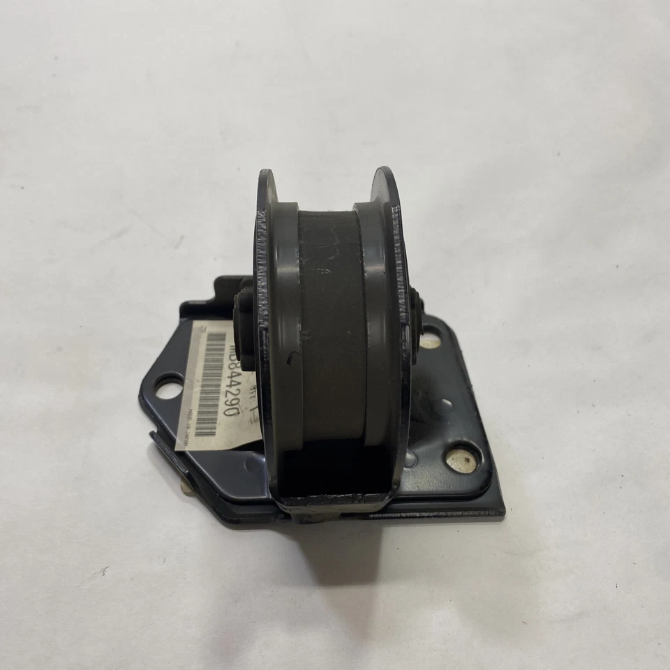 Nuevo soporte amortiguador de rodillos de motor Mopar Dodge Avenger 1995-2000 MB844290 FABRICANTE DE EQUIPOS ORIGINALES Foto 2 de 3