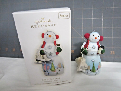 2009 Hallmark QX8605 '' Zak E. Zamboni'' Snowtop Lodge #5 Ornament