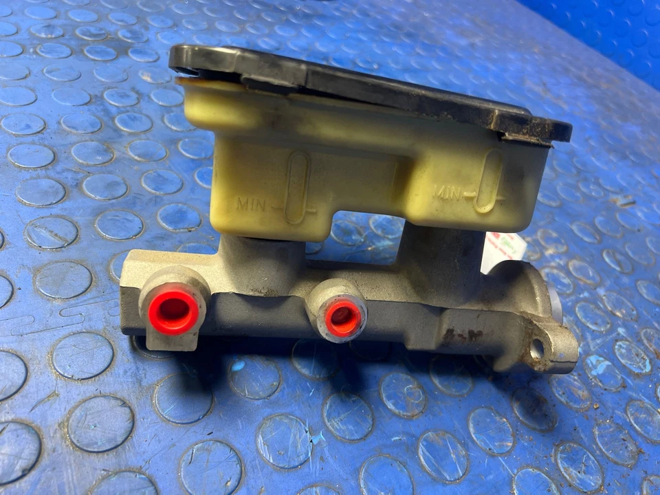 Conjunto de cilindro maestro de freno Chevy S10 1989-1994 OEM 18013433 Foto 4 de 4