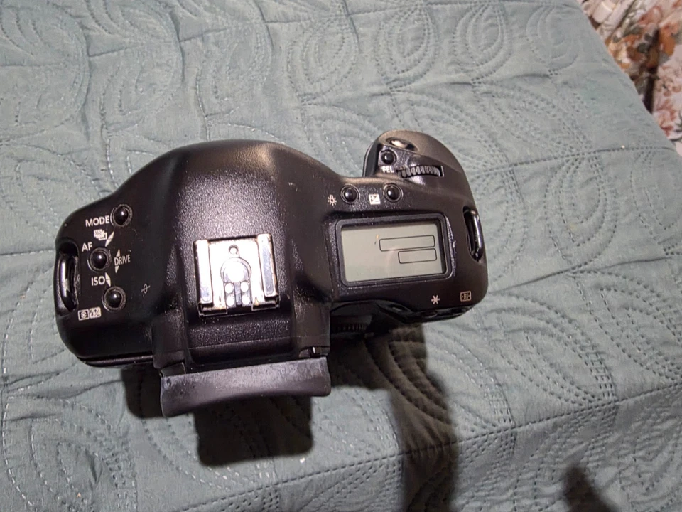 Canon EOS 1D Mark II · Body, photo 4 of 5