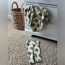 Excellent Condition Kate Quinn 3 piece 0-3M Outfit Cream with Green Print