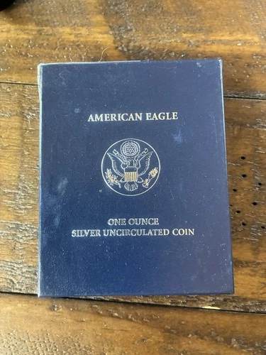 2007 American Silver Eagle 1 Troy Oz  .999 Fine Silver Uncirculated  NICE COIN!!