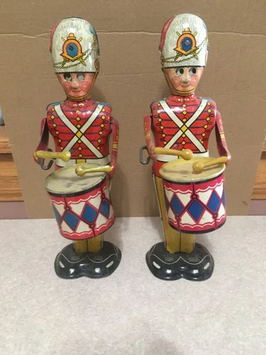 MARX---PAIR 'GEORGE THE DRUMMER BOY'S  WIND-UP DRUM MAJORS-BOTH WORK