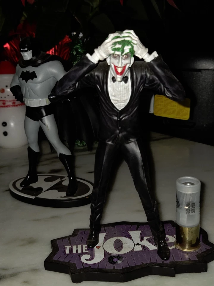 Figura de exhibición de edición limitada DC Direct Joker Statue #1478/5000 Foto 3 de 4