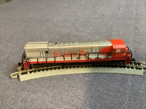 N Scale Trix Santa Fe GEU U-28 Diesel Locomotive 576 Used Runs Light Works - Picture 2 of 8