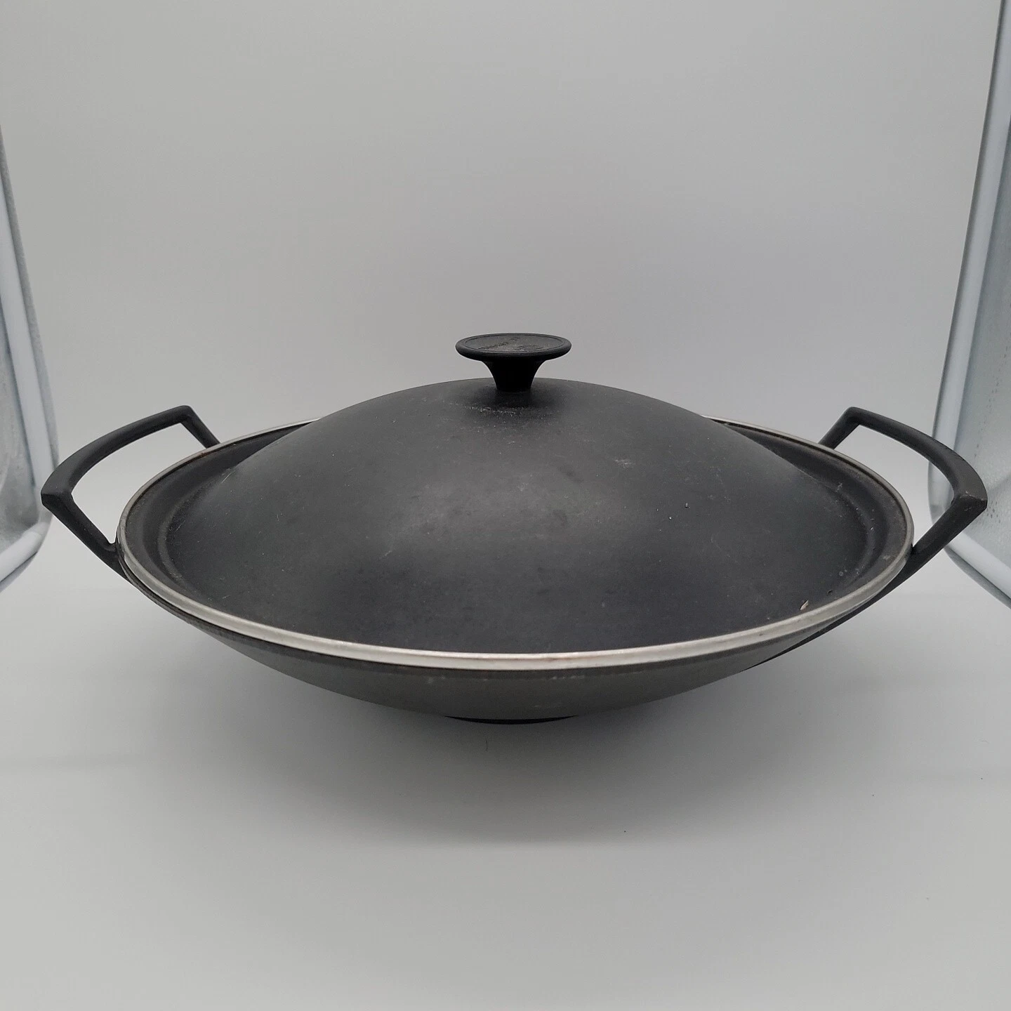 Le Creuset Black Cast Iron Wok 14" Double Handles Aluminum Lid