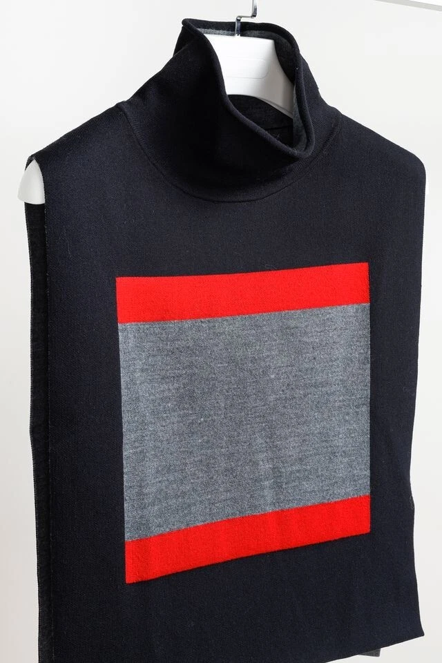 Suéter Poncho Ceremonia de Apertura Bloque de Color, Talla M Foto 3 de 4