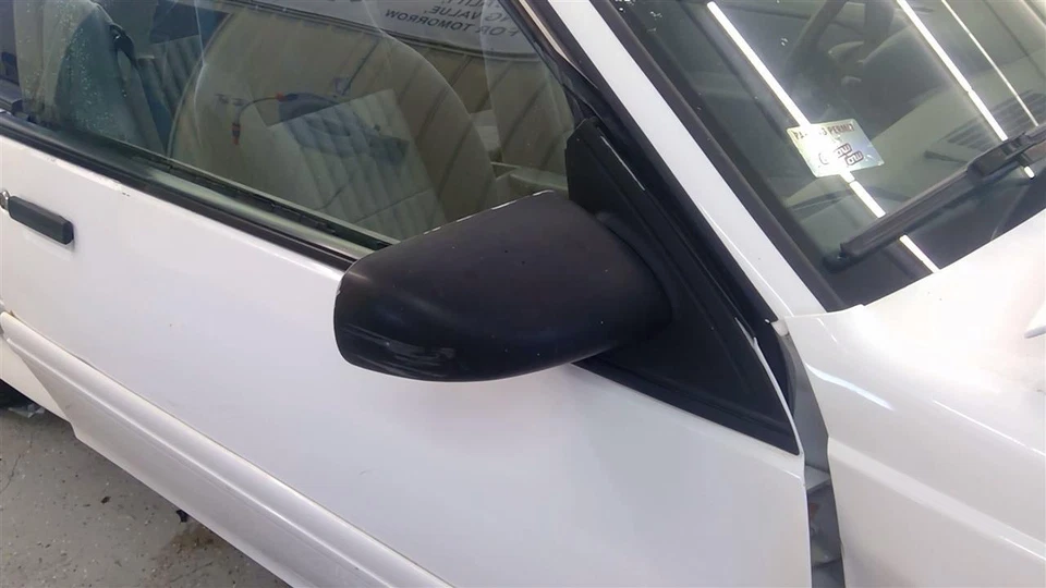 Espelho de porta direito usado serve: 1993 Chevrolet Cavalier manual direito grau A - Imagem 2 de 4