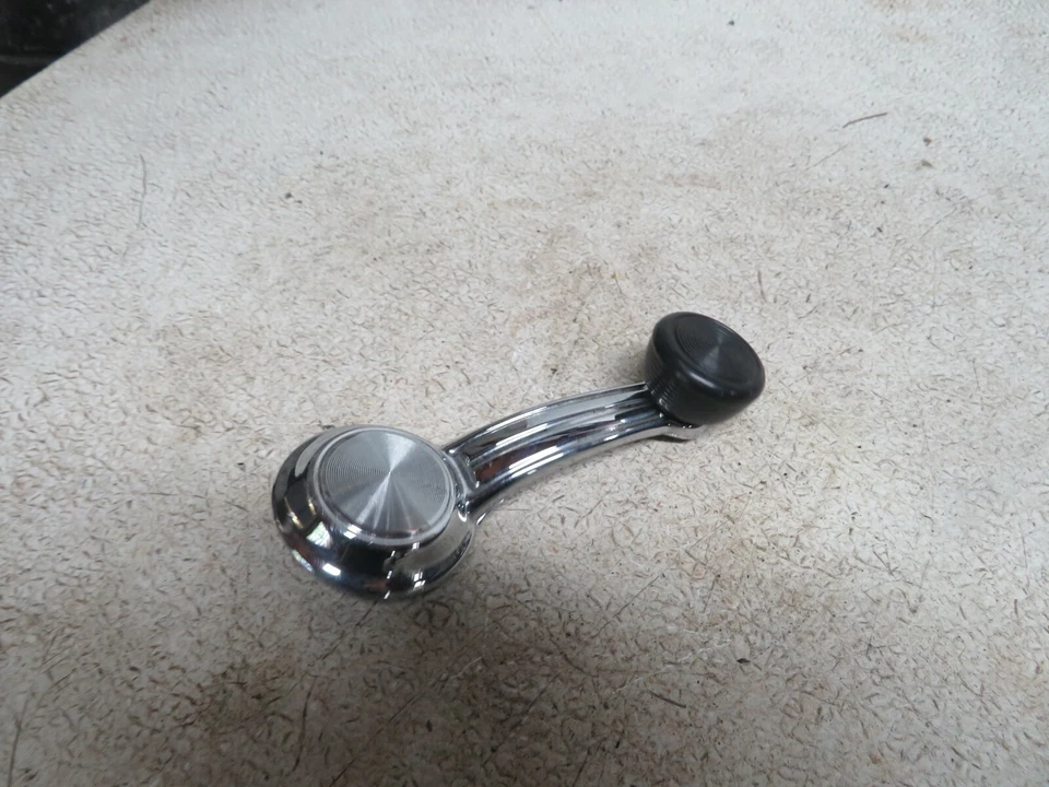 01 CHEVROLET S10 CHEVY TRUCK CRHOME WINDOW CRANK - Image 2 of 3