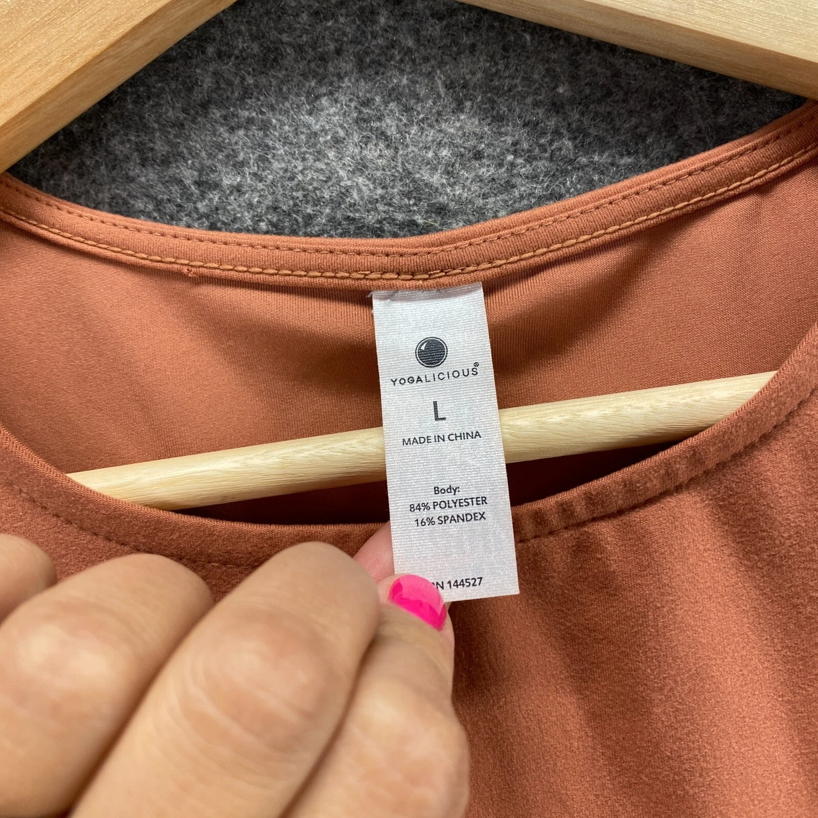 yogalicious cropped sleeveless wide strap round neck tank-top