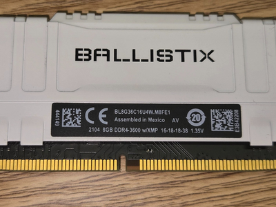 Crucial Ballistix 16GB (2x8GB) DDR4-3600 CL16 - White BL8G36C16U4W