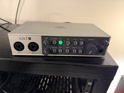 Universal Audio Volt 4 USB-C Bus-Powered Desktop Audio Interface