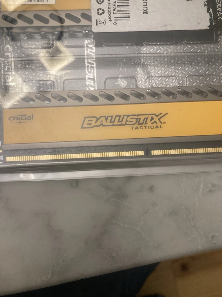 (2x8GB) DDR3 PC3-12800 1600 Non ECC Low Density Ram BLT8G3D1608DT1TX0.16FED - Image 2 of 3