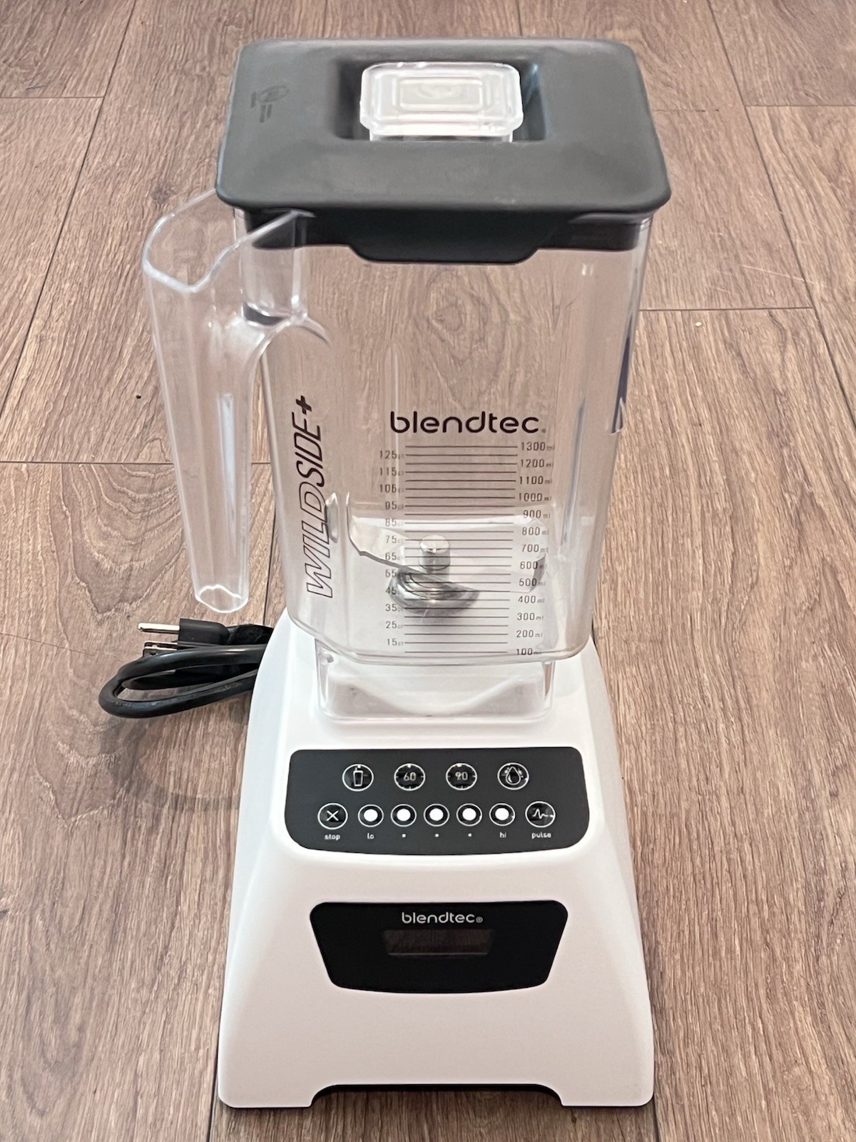 Blendtec Classic #575 Blender Polar White CTB2- 12019
