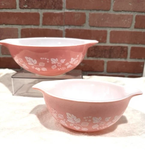 Vtg PYREX Pink Gooseberry Cinderella Set 2 Mixing Bowls 442  1.5 qt & 444 4 qt